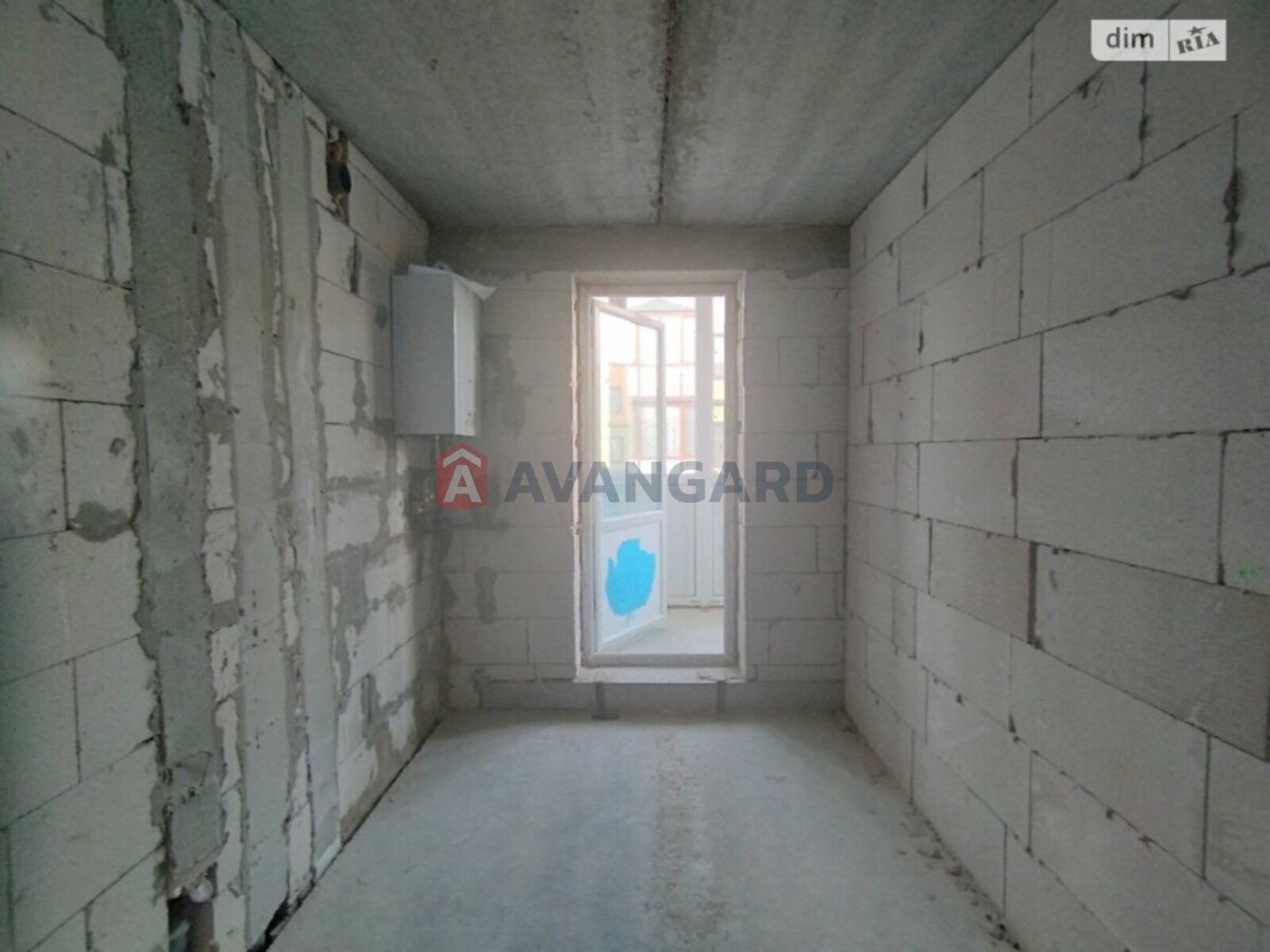 2 ��. ��������, 50/-/15 ��. �., 2/3 ������ ���� 3