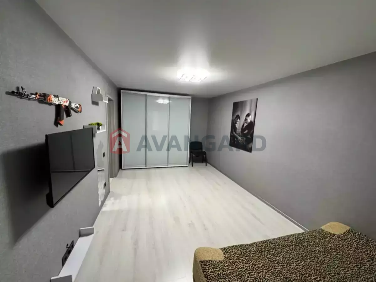 1 ��. ��������, 33/18/6 ��. �., 3/5 ������ ���� 11