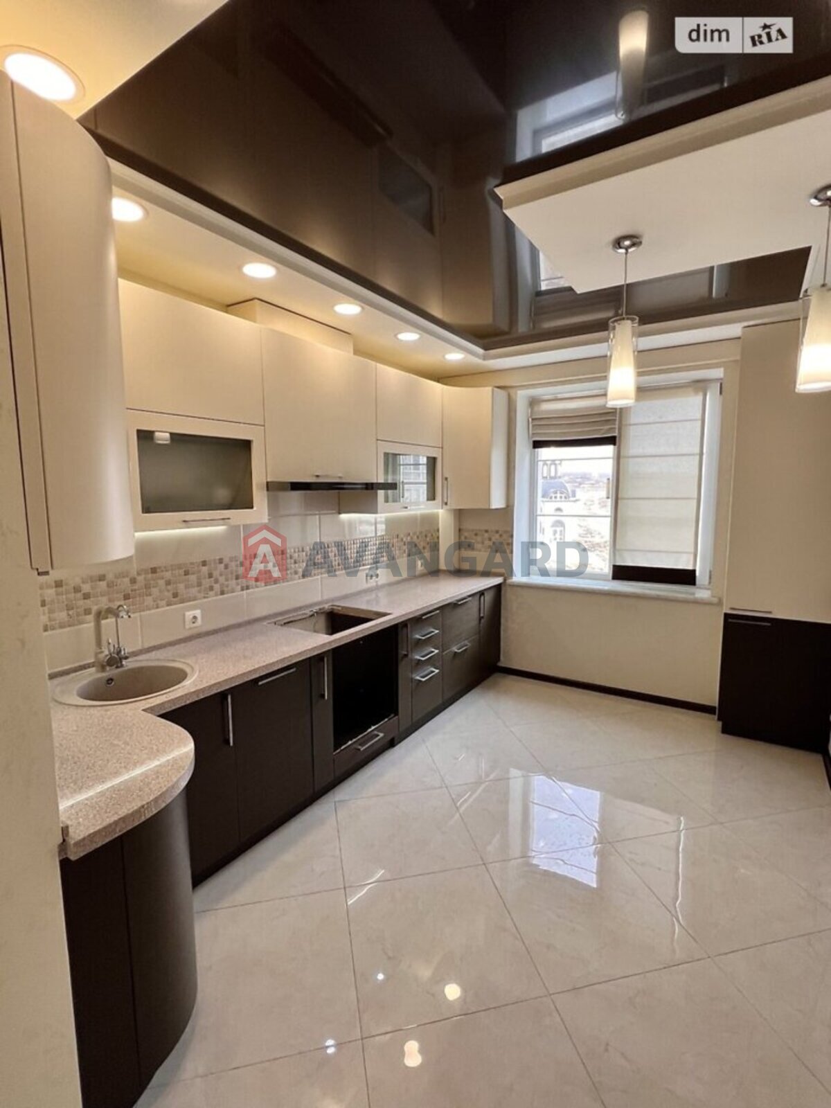 4 ��. ��������, 108/71/11 ��. �., 4/7 ������ ���� 23