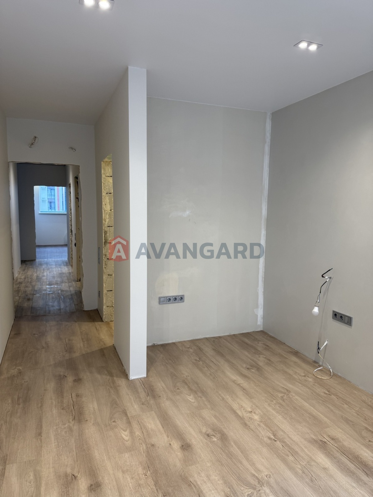 2 ��. ��������, 76/34/19 ��. �., 4/25 ������ ���� 9