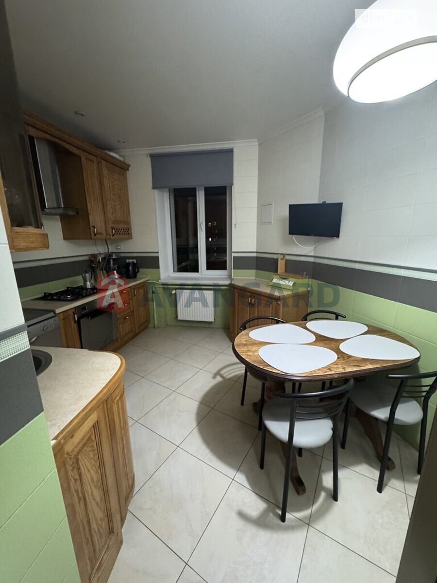 3 ��. ��������, 82/48/10 ��. �., 5/5 ������ ���� 14