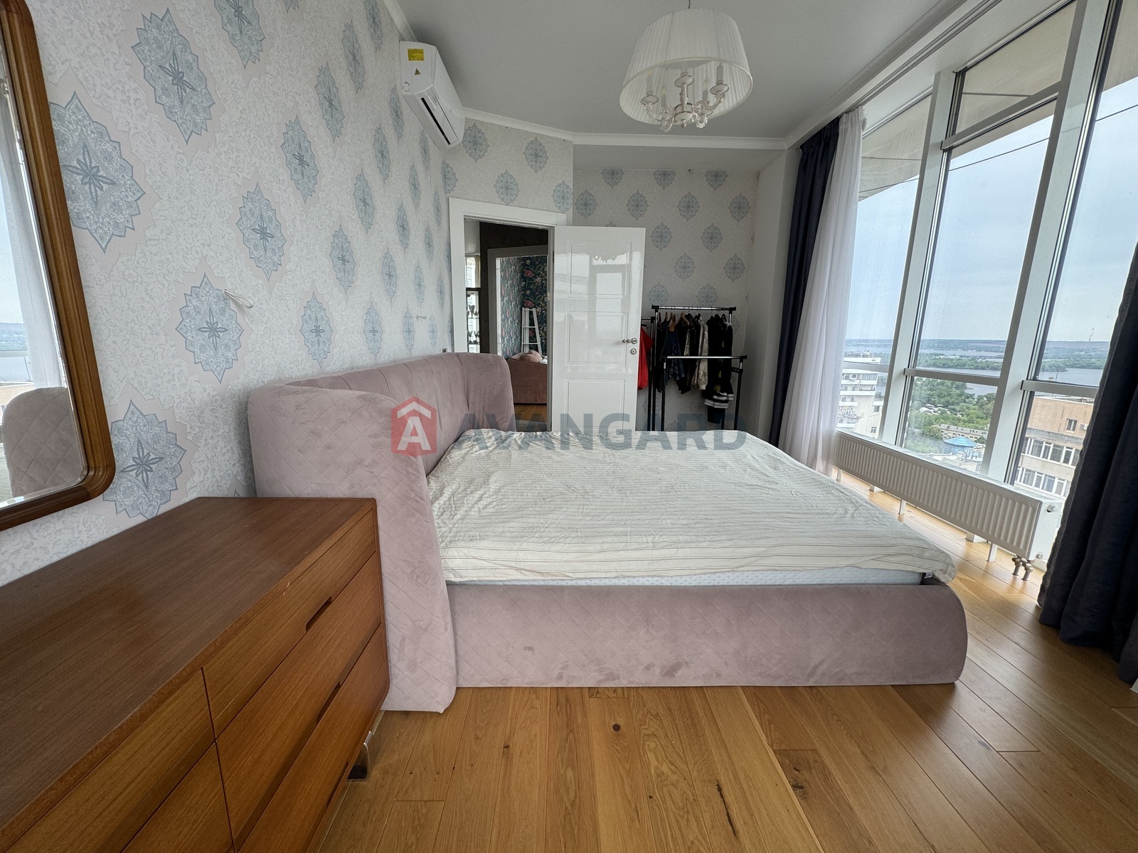 4 ��. ��������, 114/100/25 ��. �., 15/17 ������ ���� 13