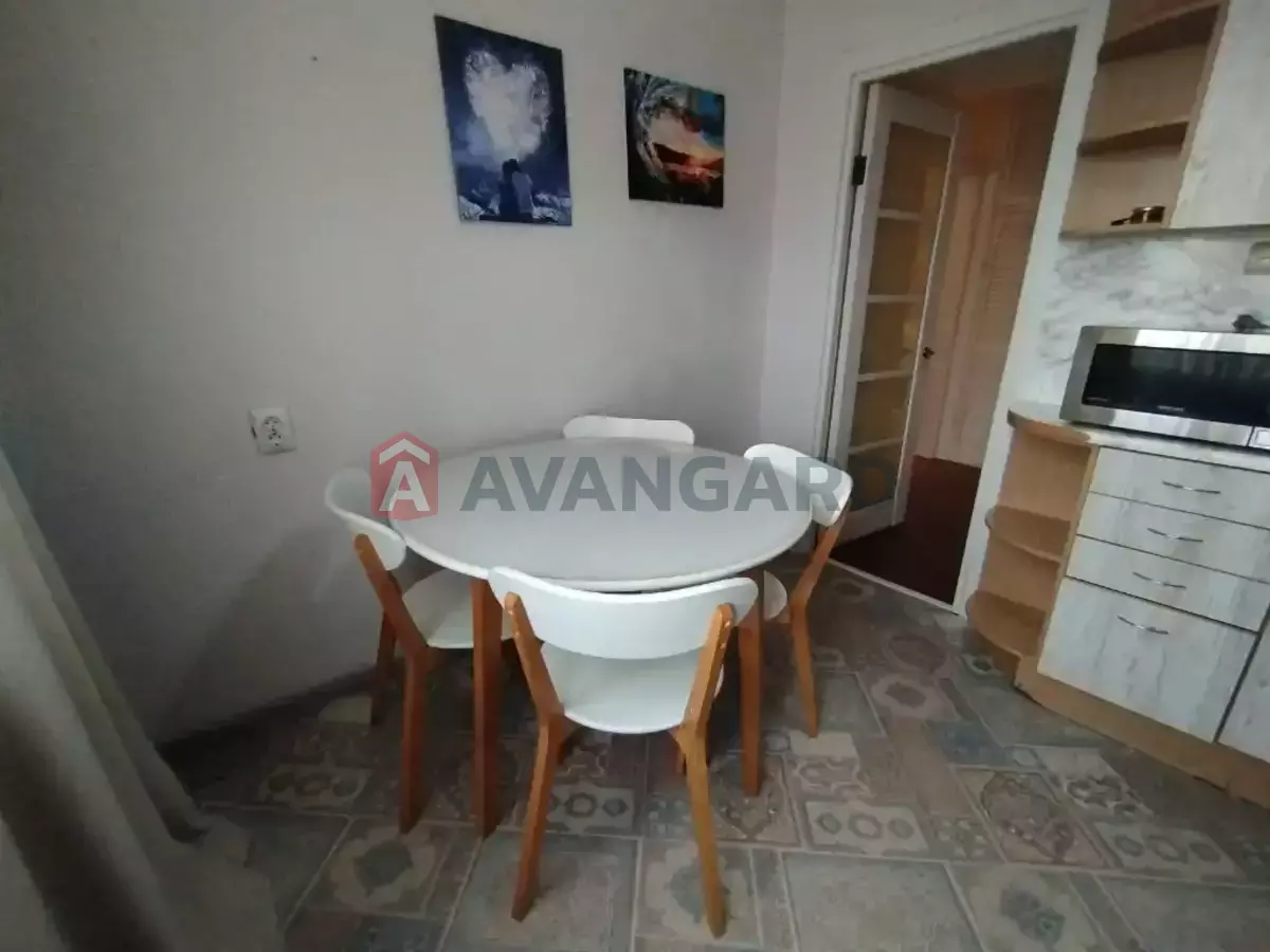 2 ��. ��������, 53/33/8 ��. �., 9/9 ������ ���� 8