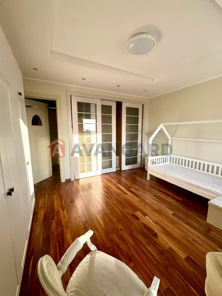 4 ��. ��������, 140/-/- ��. �., 11/15 ������ ���� 18