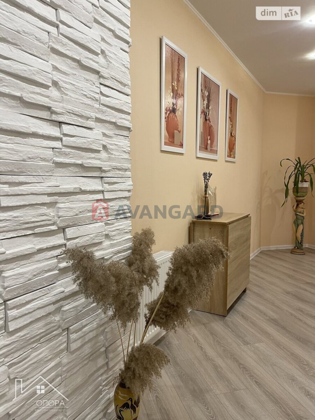 3 ��. ��������, 118/41/40 ��. �., 8/10 ������ ���� 5