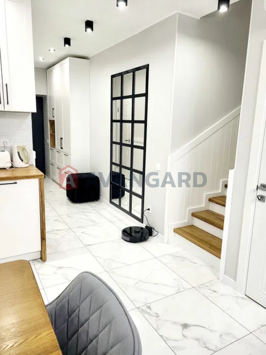 4 ��. ��������, 163/-/- ��. �., 2/2 ������ ���� 5