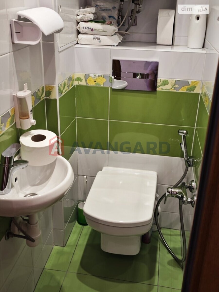 3 ��. ��������, 67,3/40/12 ��. �., 12/16 ������ ���� 15
