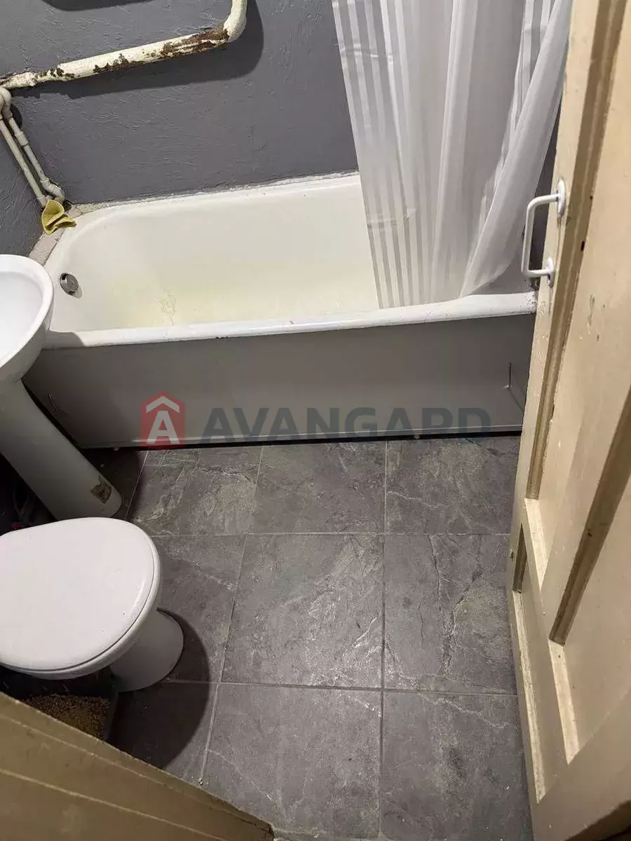 1 ��. ��������, 28/-/6 ��. �., 2/5 ������ ���� 4