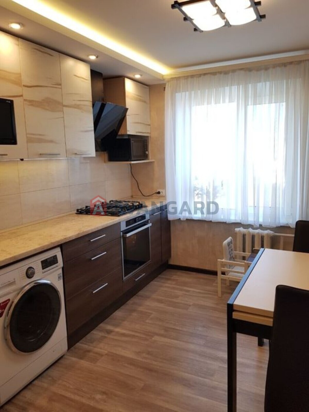 3 ����. ��������, 65/-/10 ��. �., 8/9 ���� ���� 2