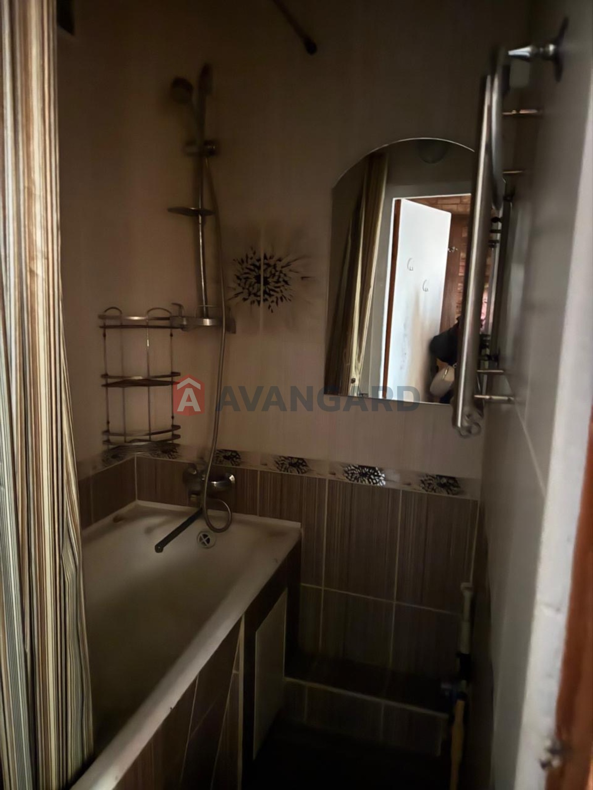 4 ��. ��������, 65,8/48/8 ��. �., 5/5 ������ ���� 16