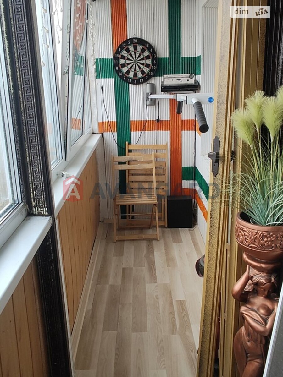 3 ����. ��������, 64/37/7 ��. �., 6/9 ���� ���� 19