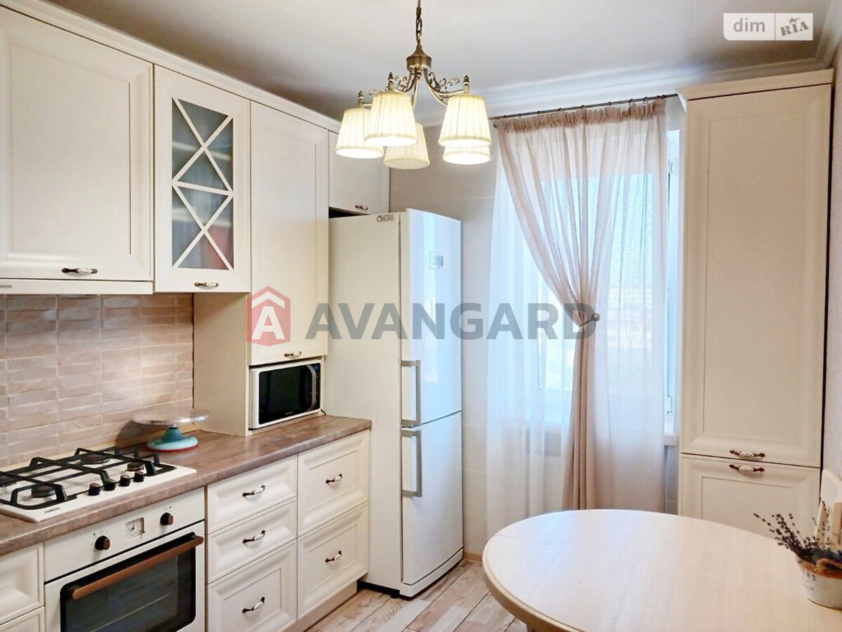 4 ��. ��������, 83/50/10 ��. �., 9/10 ������ ���� 5