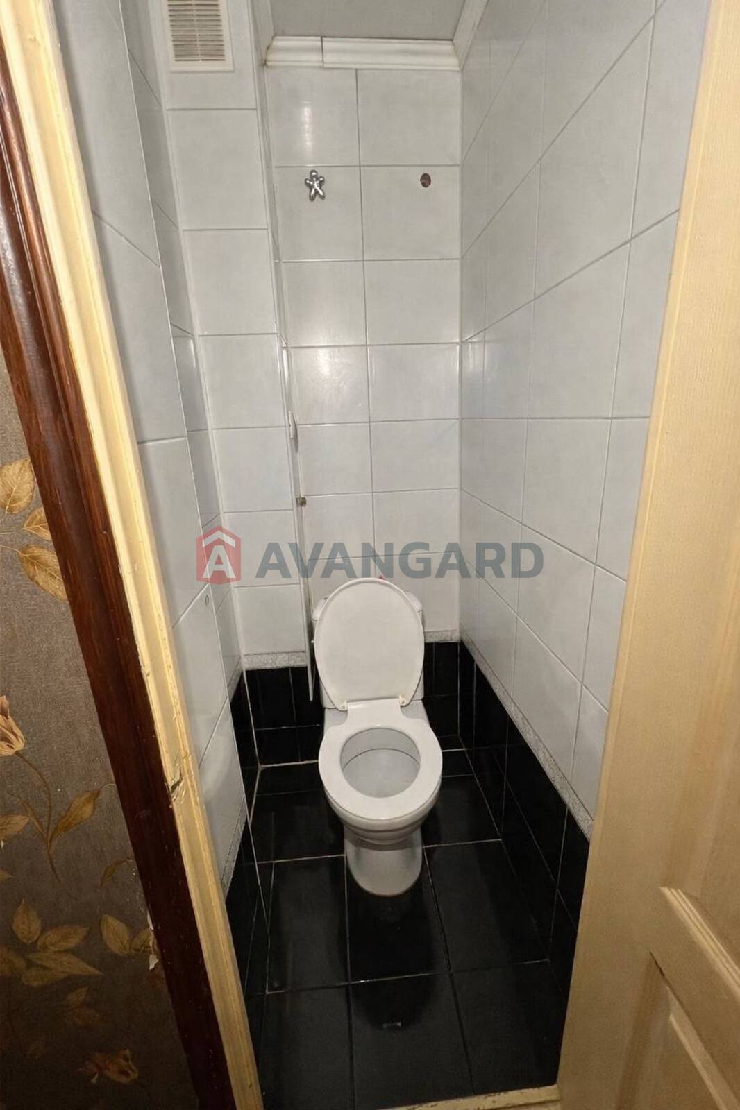 3 ����. ��������, 81.1/45.6/8.7 ��. �., 2/9 ���� ���� 1