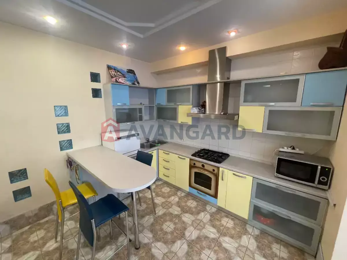 4 кім. квартира, 123/-/- кв. м., 1/5 поверх фото 1 4 кім. квартира, 123/-/- кв. м., 1/5 поверх фото 1