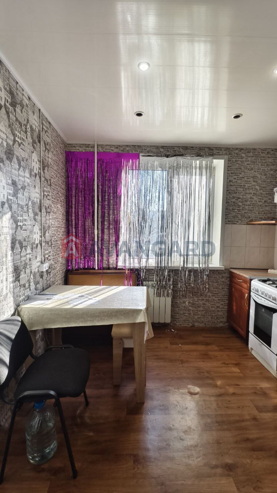 3 ����. ��������, 62/37/9 ��. �., 4/9 ���� ���� 5