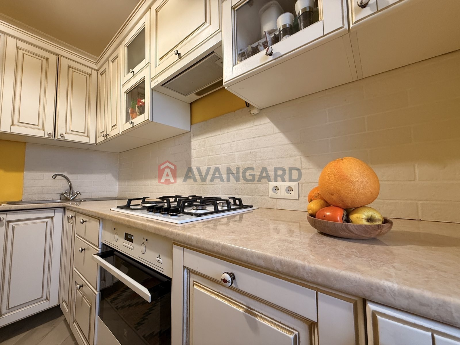 2 ��. ��������, 55/40/8 ��. �., 9/10 ������ ���� 1