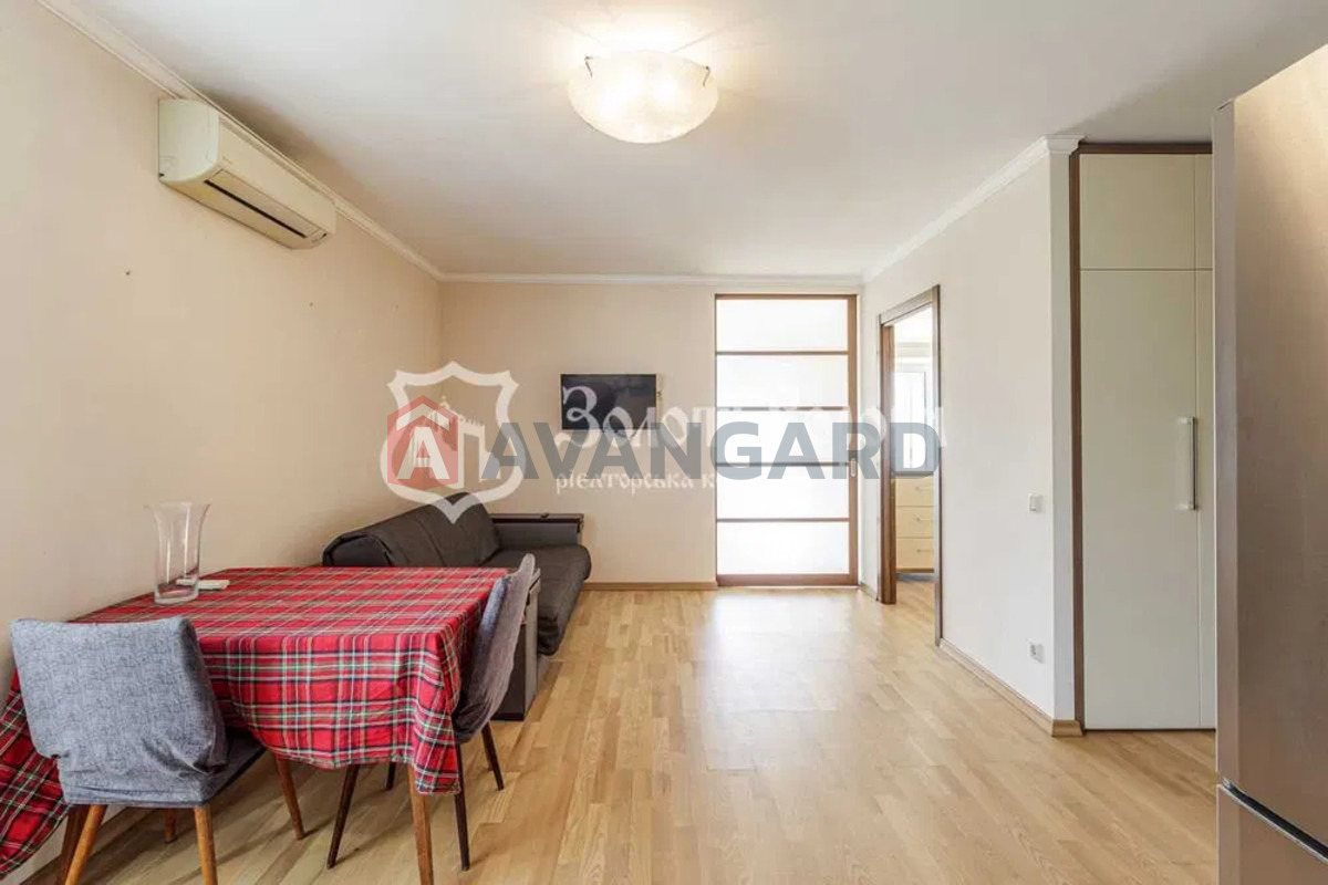 3 ��. ��������, 61/-/19 ��. �., 4/10 ������ ���� 3