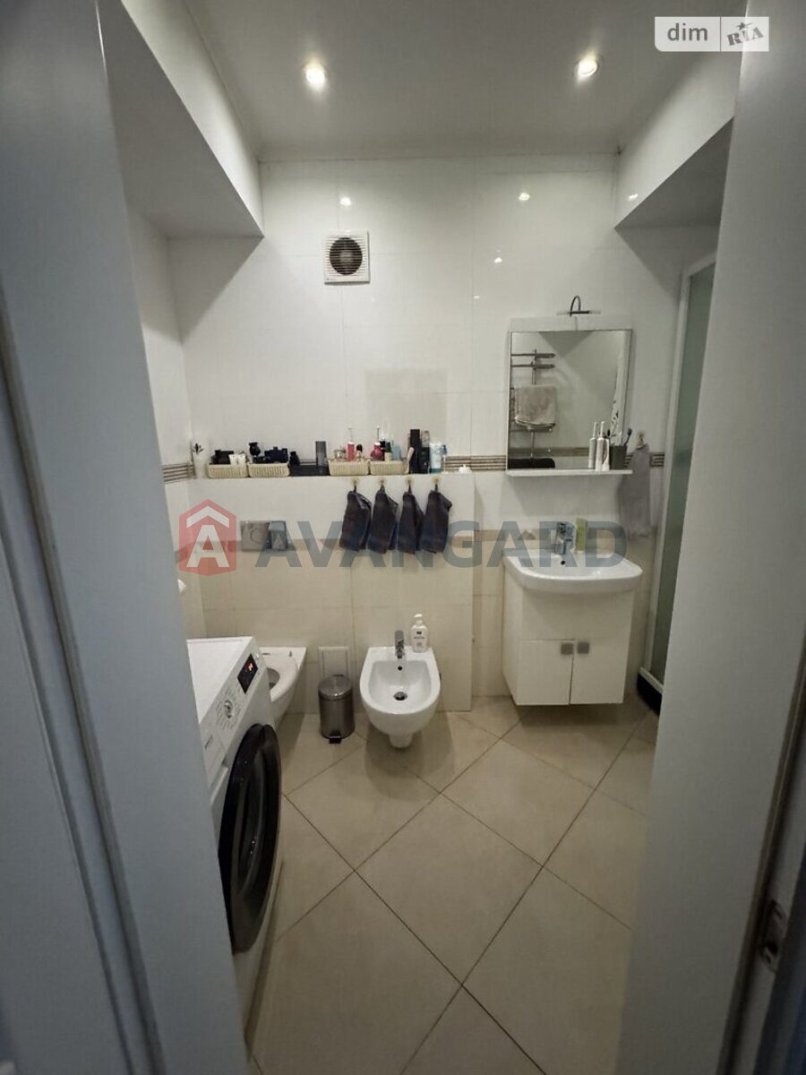 3 ��. ��������, 82/48/10 ��. �., 5/5 ������ ���� 8