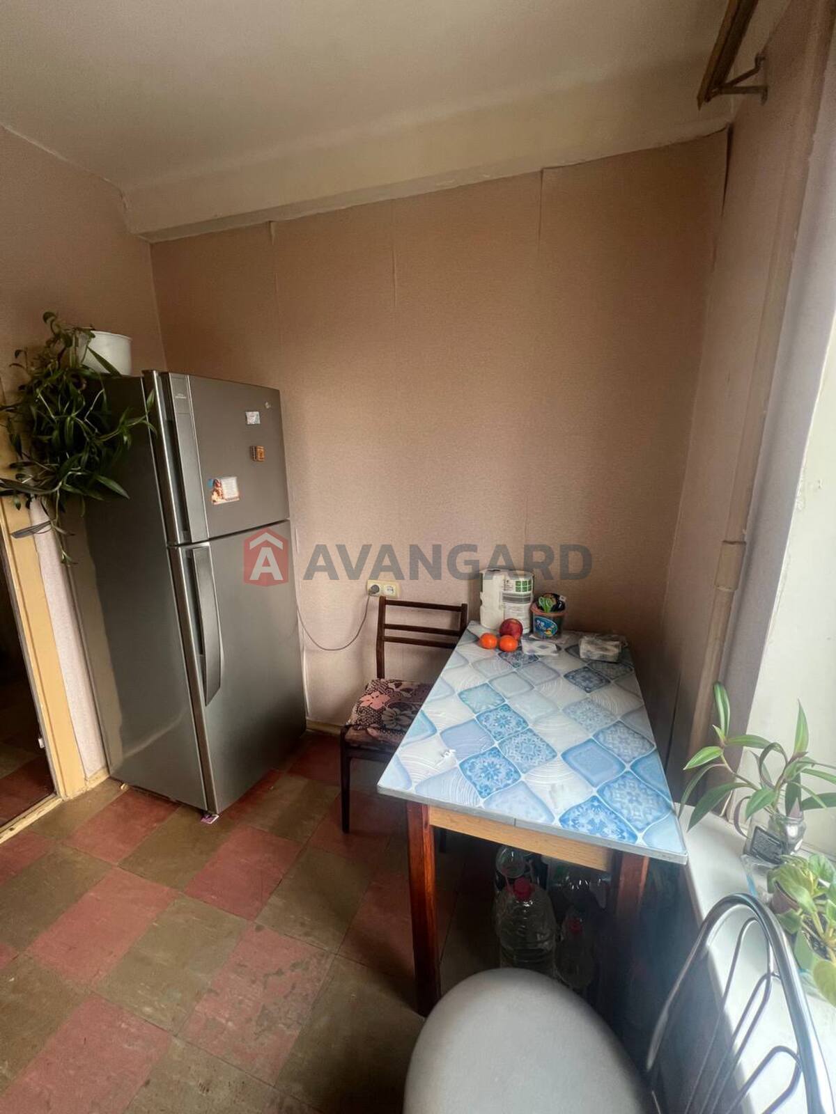 1 ��. ��������, 33/17/7 ��. �., 8/9 ������ ���� 6