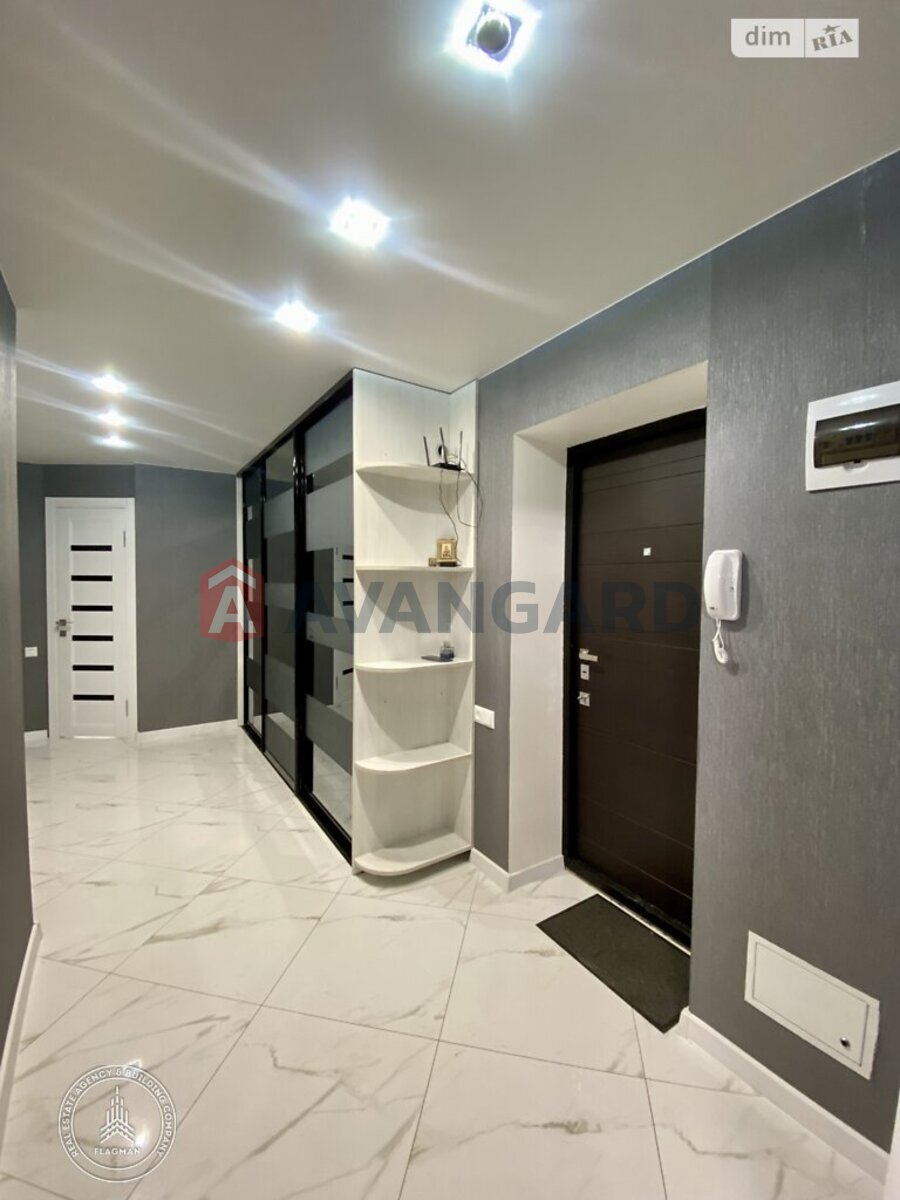 2 ��. ��������, 68/-/- ��. �., 10/12 ������ ���� 3