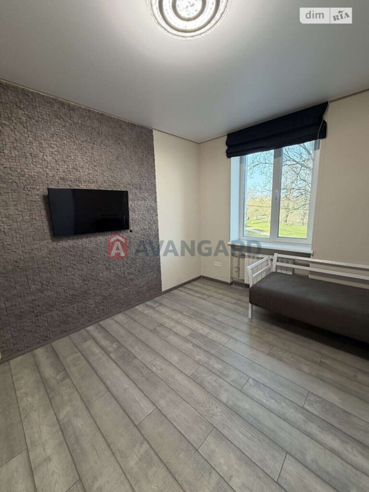 3 ��. ��������, 70/70/- ��. �., 2/5 ������ ���� 30