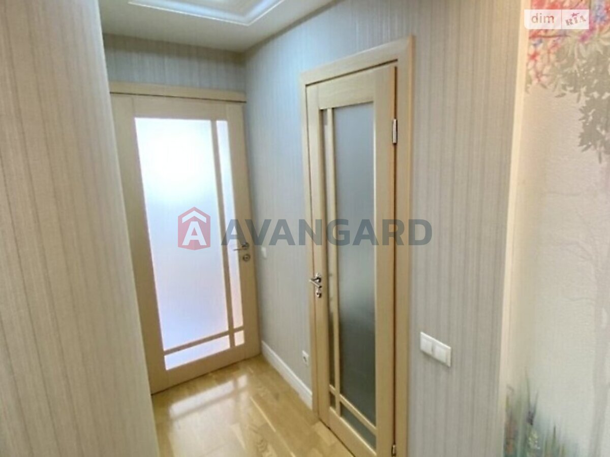 3 ��. ��������, 95/52/10 ��. �., 4/5 ������ ���� 11