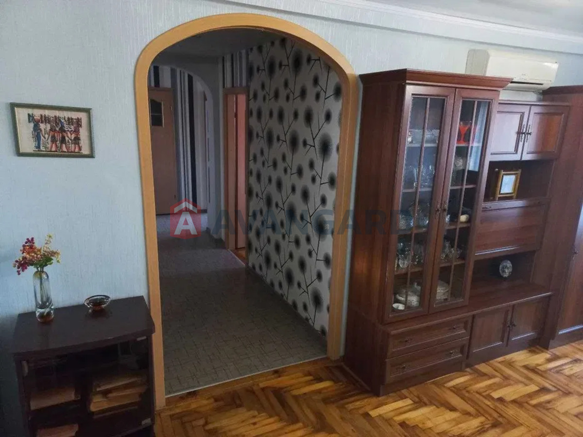 3 ����. ��������, 68/-/8 ��. �., 8/9 ���� ���� 15