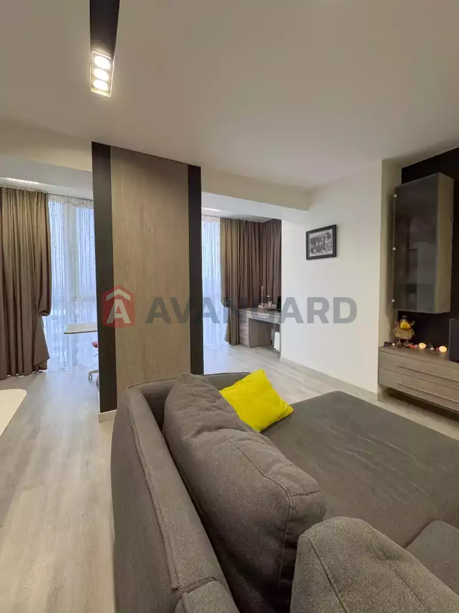 4 ��. ��������, 130/-/50 ��. �., 8/10 ������ ���� 6