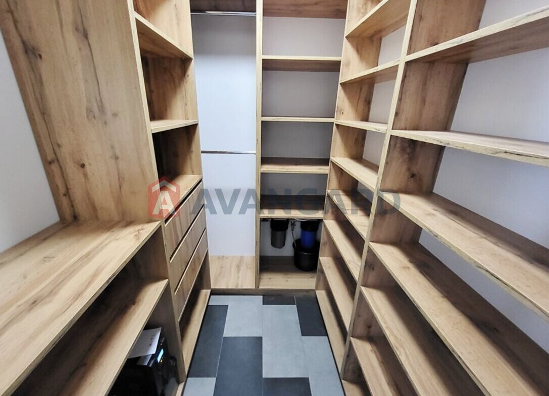 3 ��. ��������, 82/43/12 ��. �., 7/7 ������ ���� 18