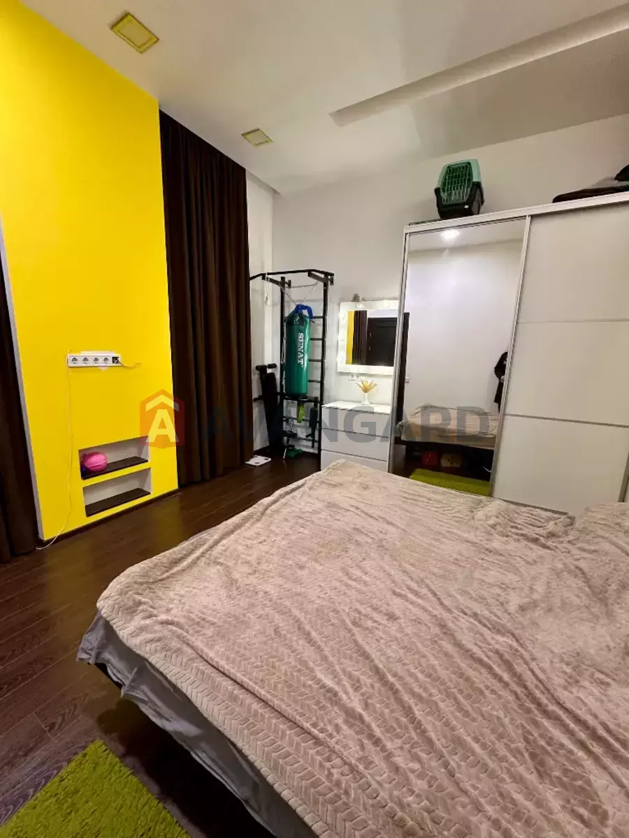 2 ��. ��������, 53/30/8 ��. �., 3/3 ������ ���� 5