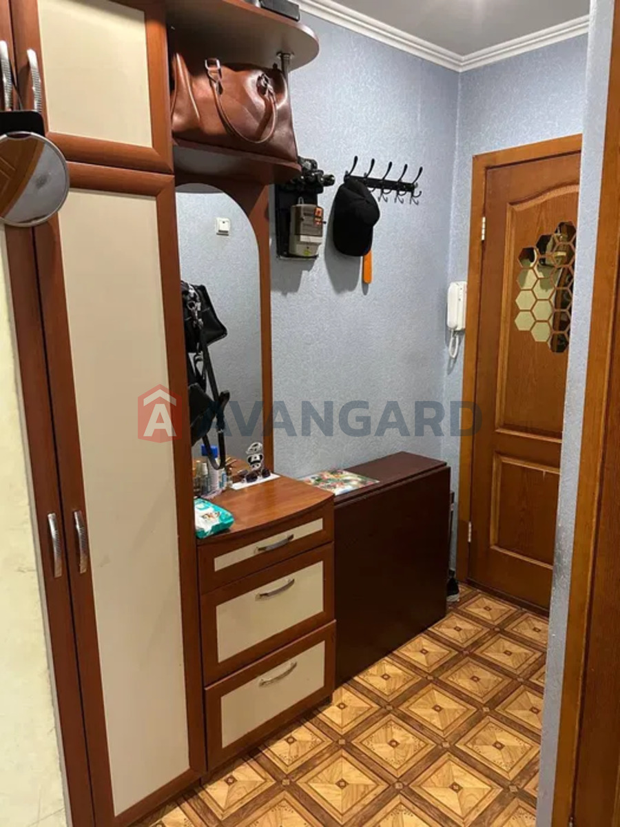 1 ��. ��������, 32/-/6 ��. �., 3/5 ������ ���� 4