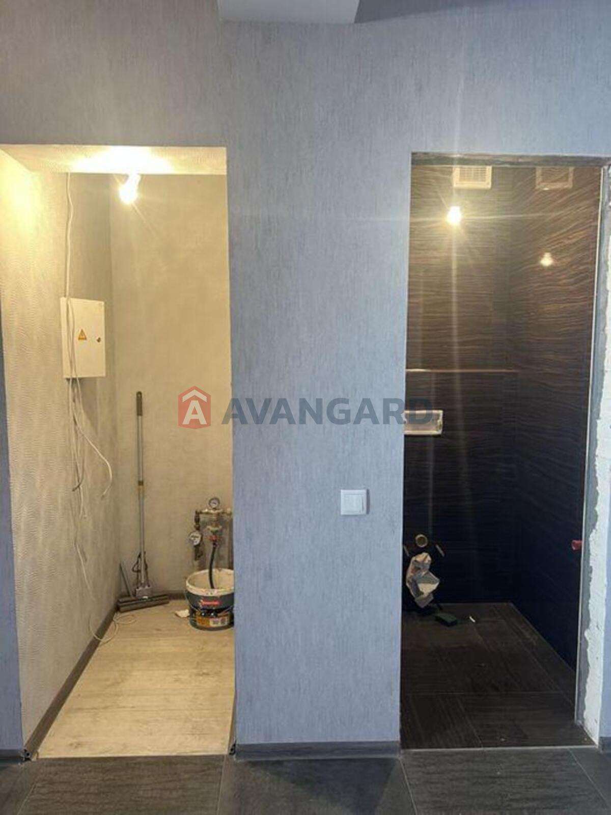 3 ����. ��������, 133/-/17 ��. �., 5/5 ���� ���� 4