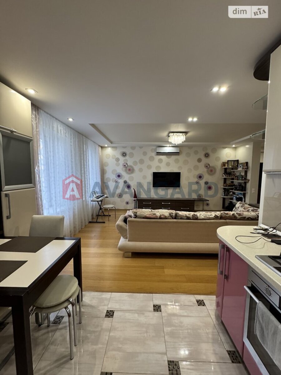 3 ��. ��������, 83/46/16 ��. �., 3/9 ������ ���� 5