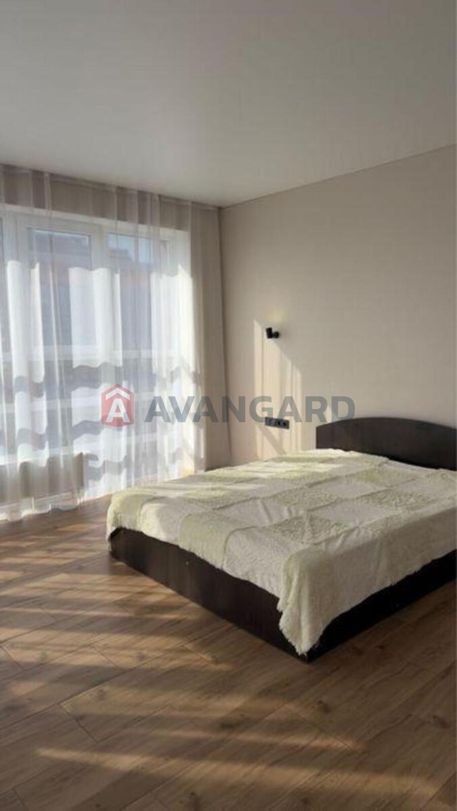 4 ��. ��������, 135/-/23 ��. �., 24/25 ������ ���� 8