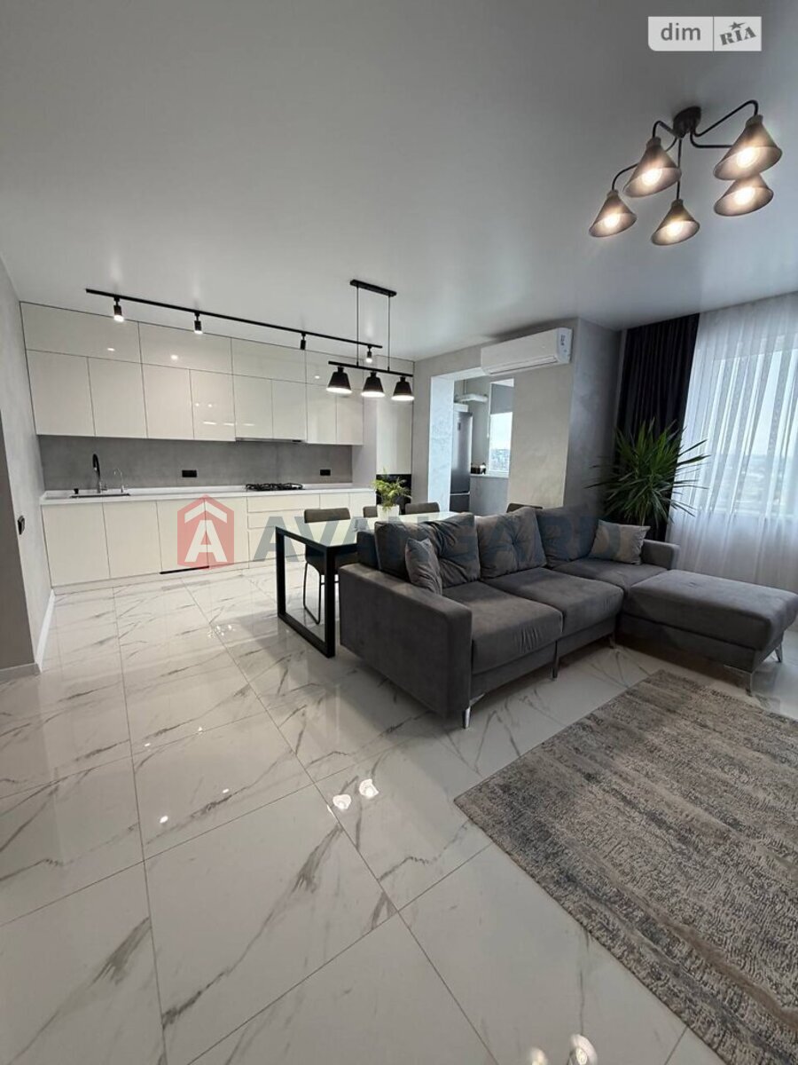 3 ��. ��������, 91/57/18 ��. �., 9/9 ������ ���� 1