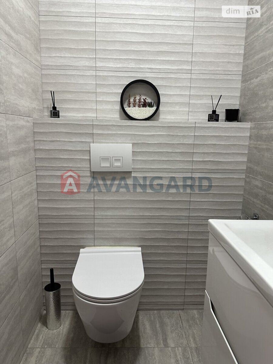 3 ��. ��������, 103/56/13 ��. �., 8/9 ������ ���� 13