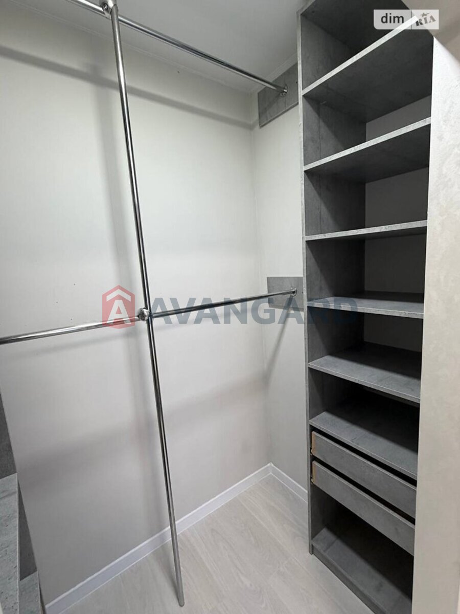 3 ��. ��������, 91/57/18 ��. �., 9/9 ������ ���� 10