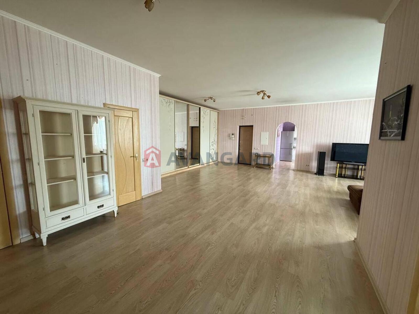 3 ��. ��������, 132/68/14 ��. �., 10/25 ������ ���� 3