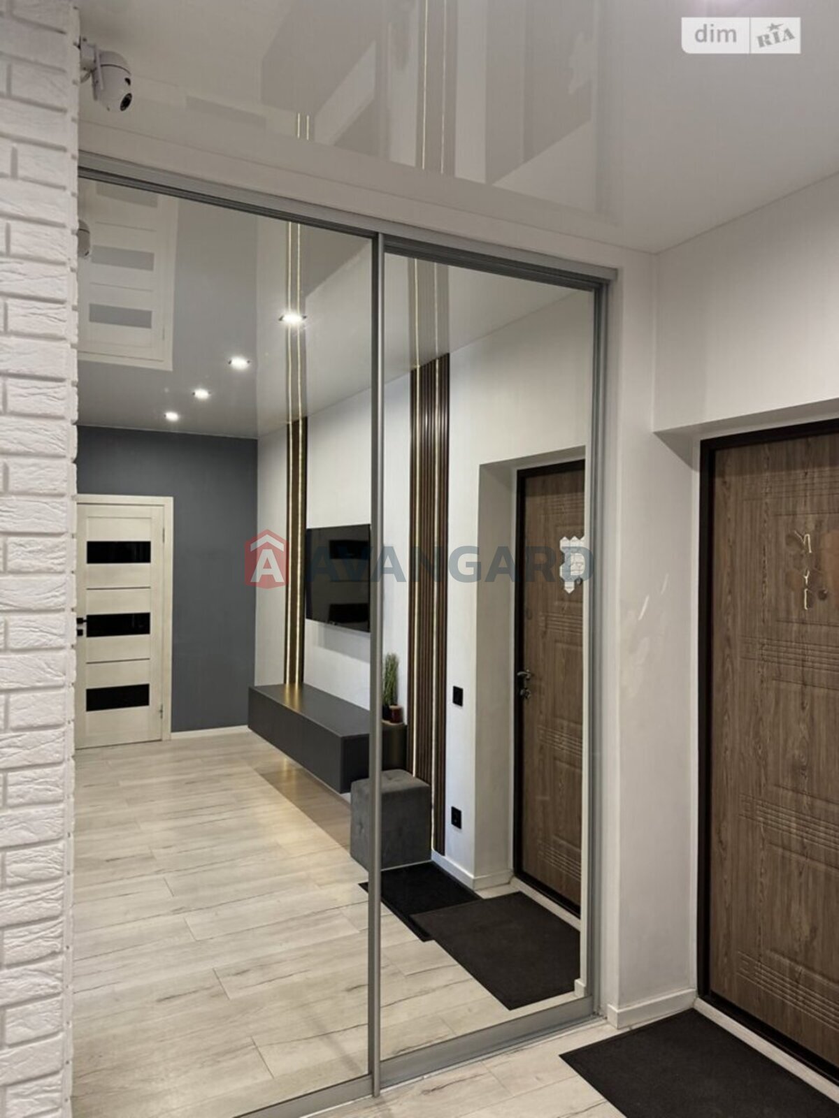 2 ��. ��������, 65/33/11 ��. �., 8/10 ������ ���� 14