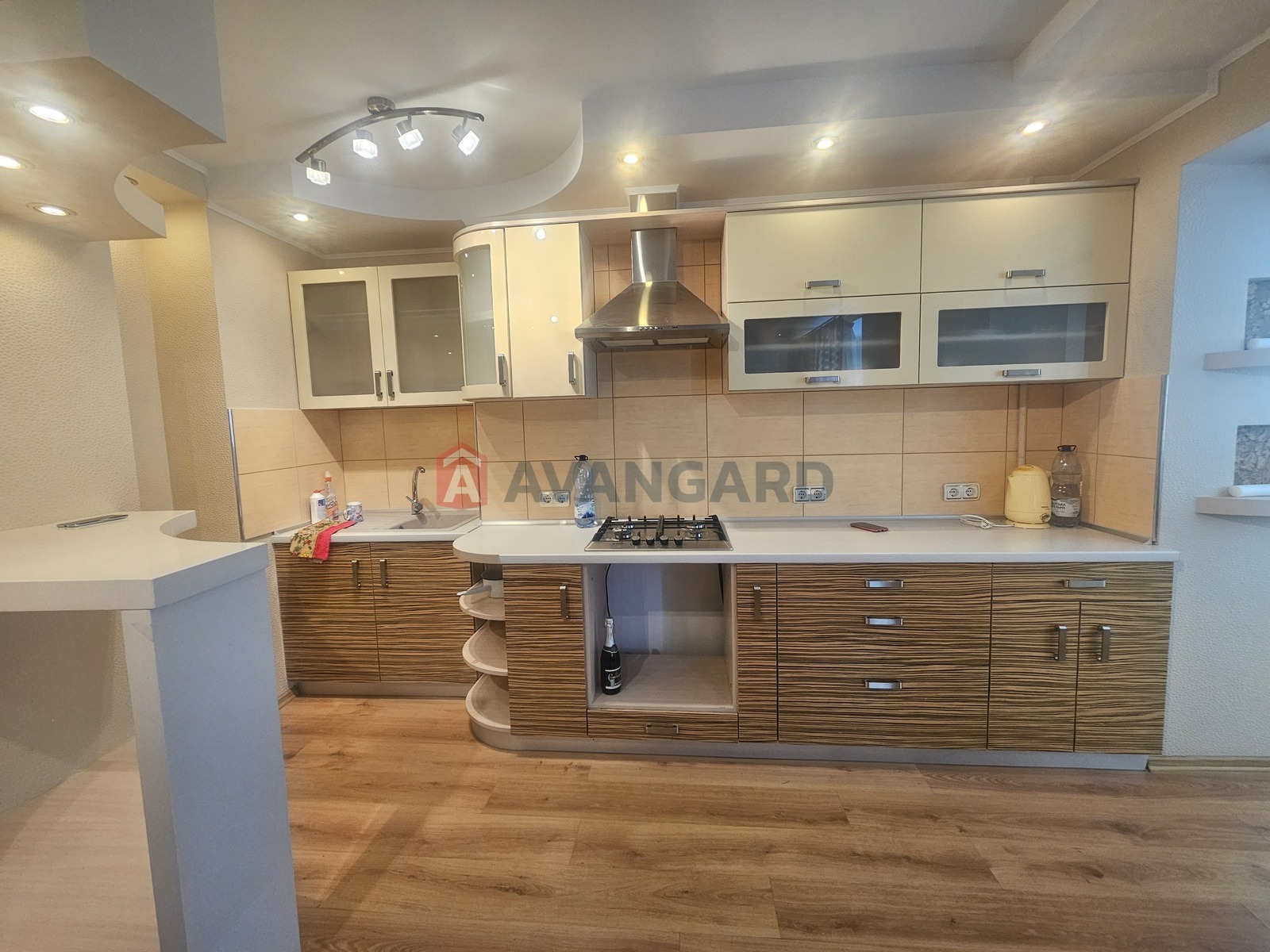 3 ��. ��������, 99/42/34 ��. �., 8/9 ������ ���� 3