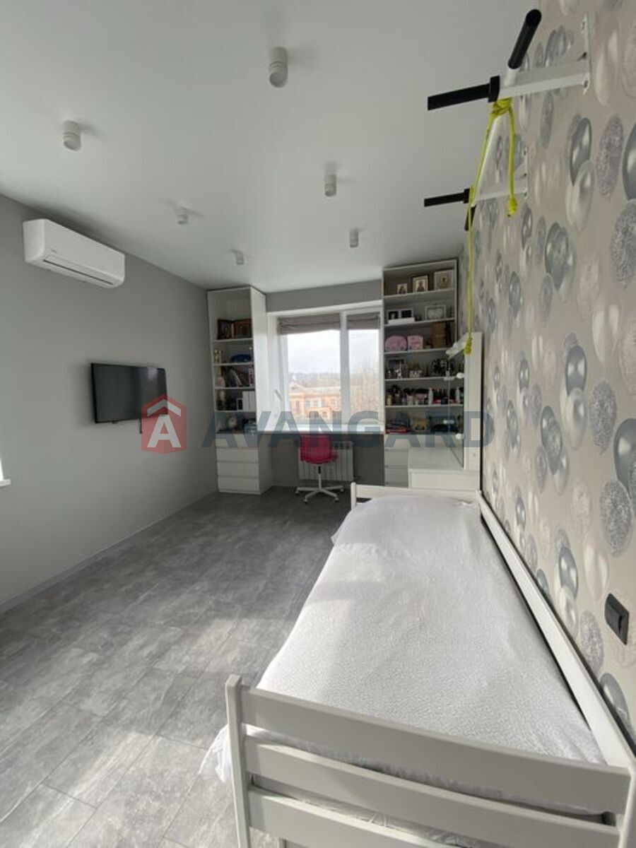 3 ����. ��������, 75/-/7 ��. �., 5/5 ���� ���� 9