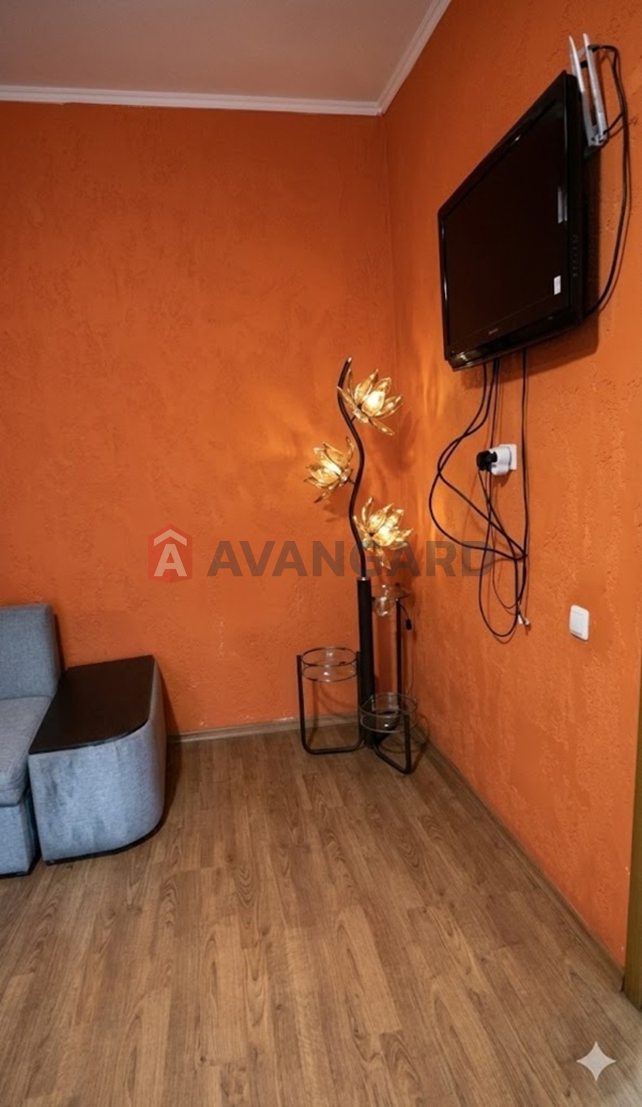 1 ��. ��������, 37/-/8 ��. �., 5/5 ������ ���� 9