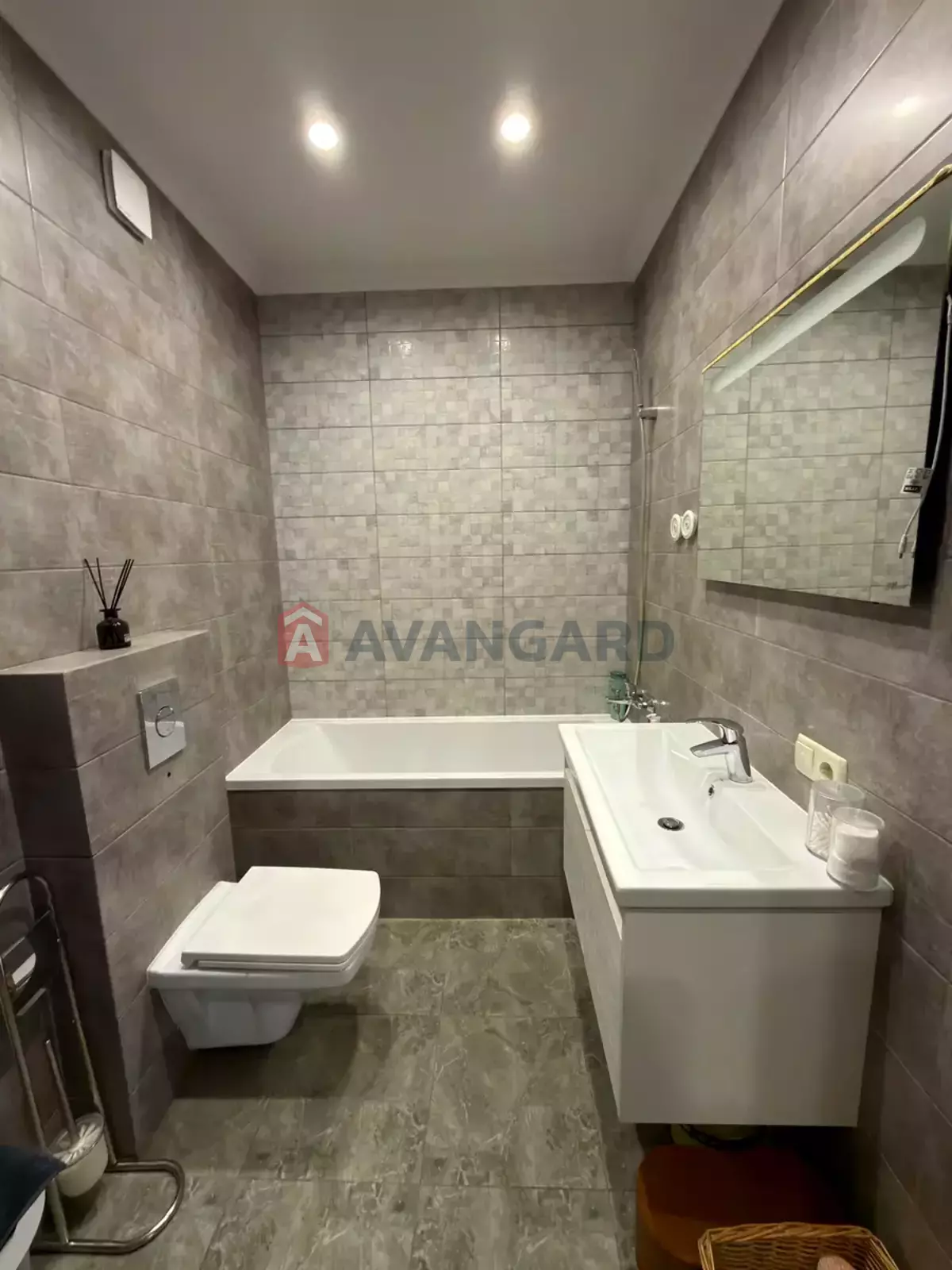 1 ��. ��������, 38.6/15.4/14.7 ��. �., 5/10 ������ ���� 10