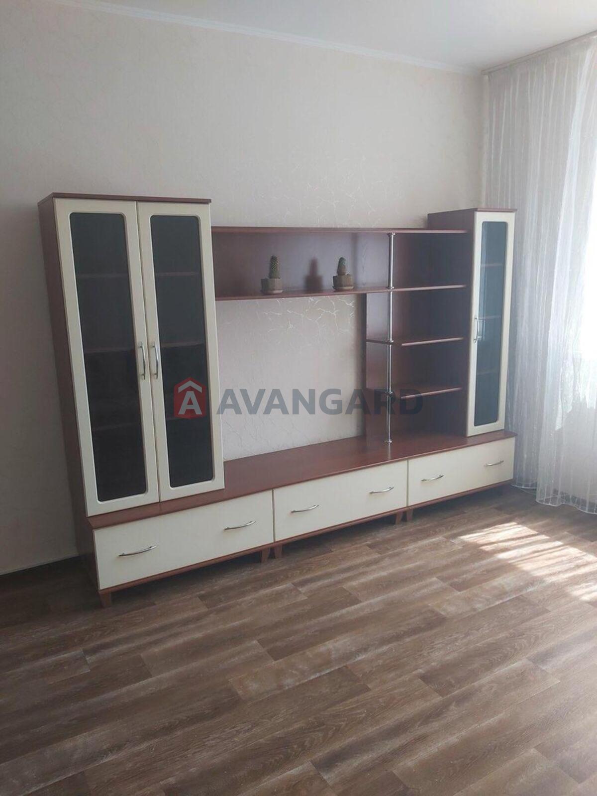 1 ��. ��������, 45/19/10 ��. �., 8/23 ������ ���� 4