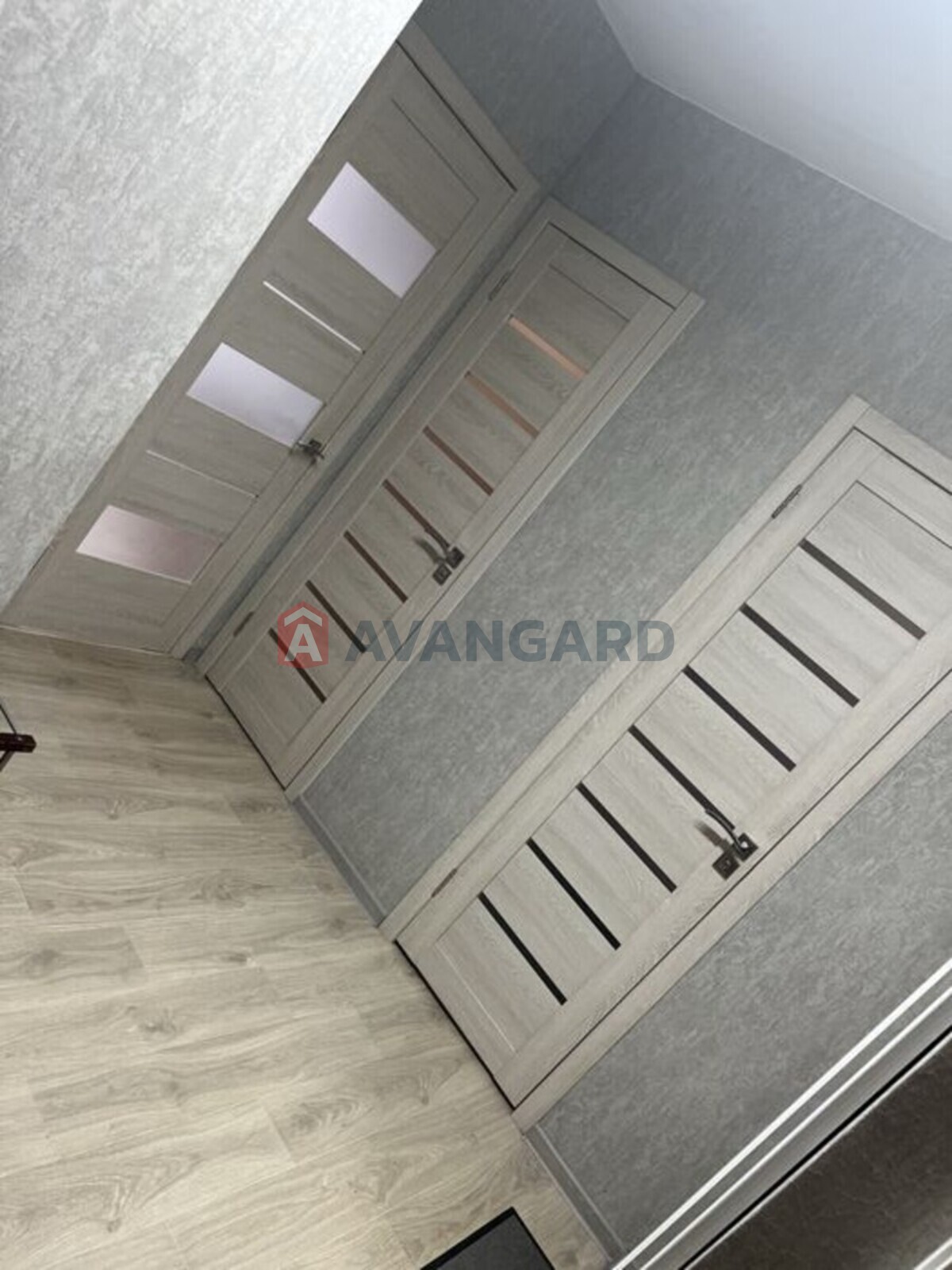 3 ����. ��������, 68/-/8 ��. �., 5/9 ���� ���� 9