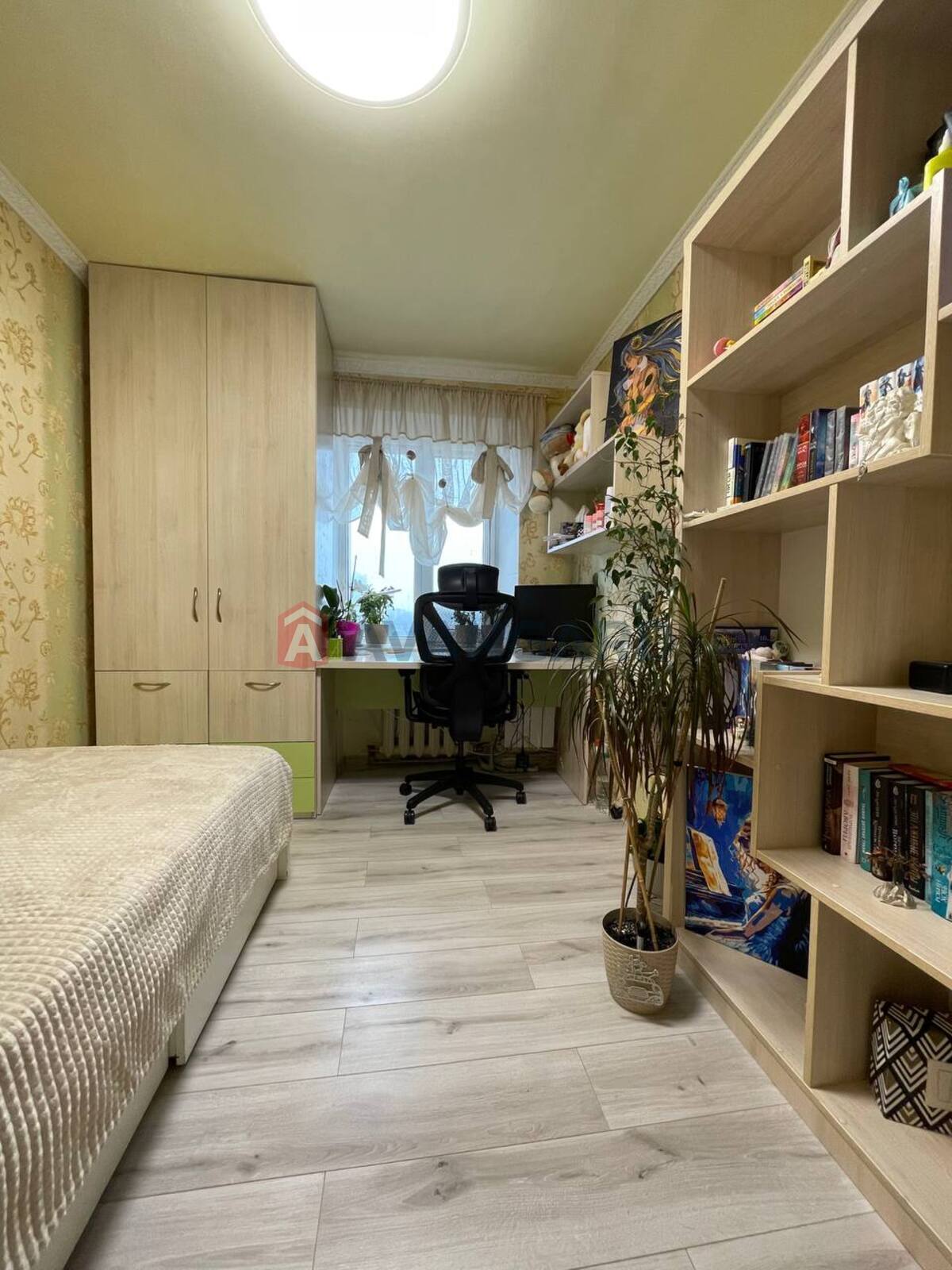 2 ����. ��������, 45,5/28,5/6,5 ��. �., 9/9 ���� ���� 10