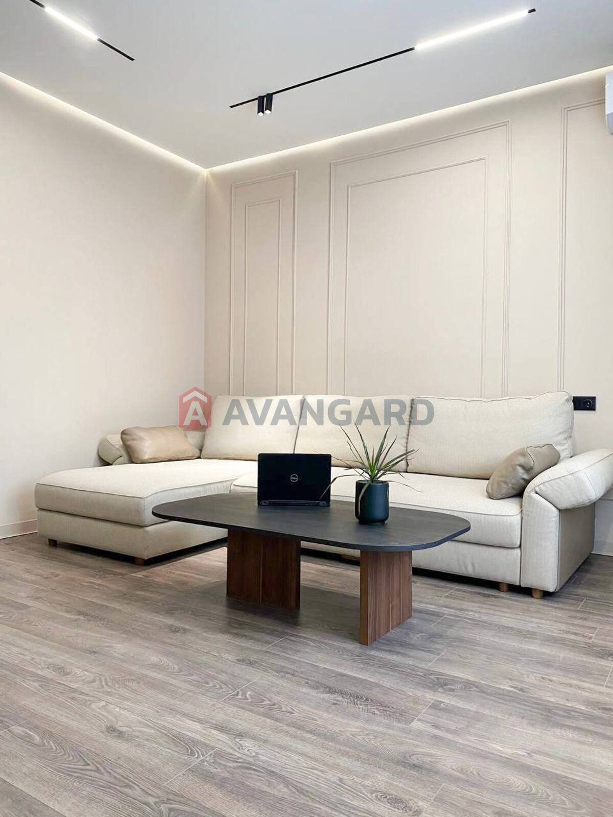 2 ��. ��������, 81/35/15 ��. �., 6/11 ������ ���� 6