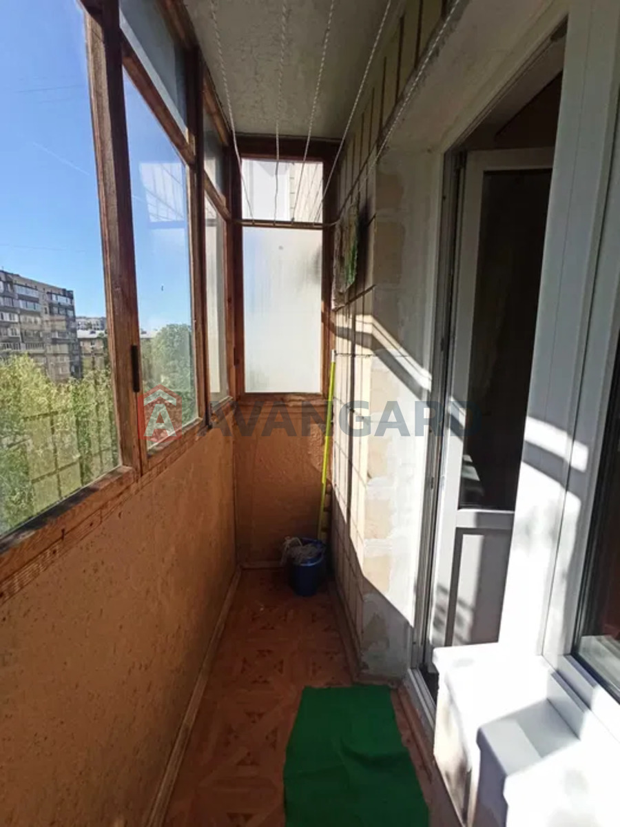 1 . , 28/-/6 . ., 5/9   8