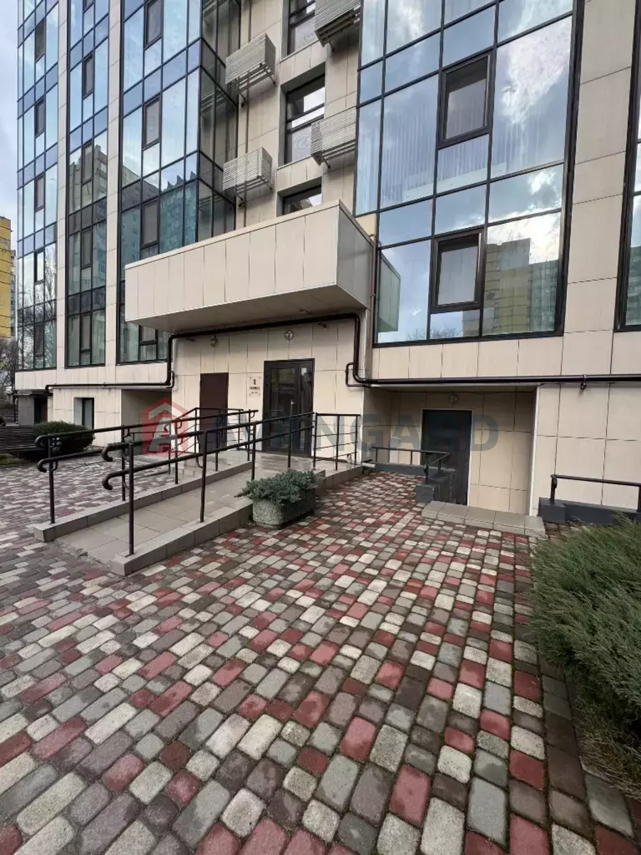 3 ��. ��������, 98/40/40 ��. �., 9/10 ������ ���� 4