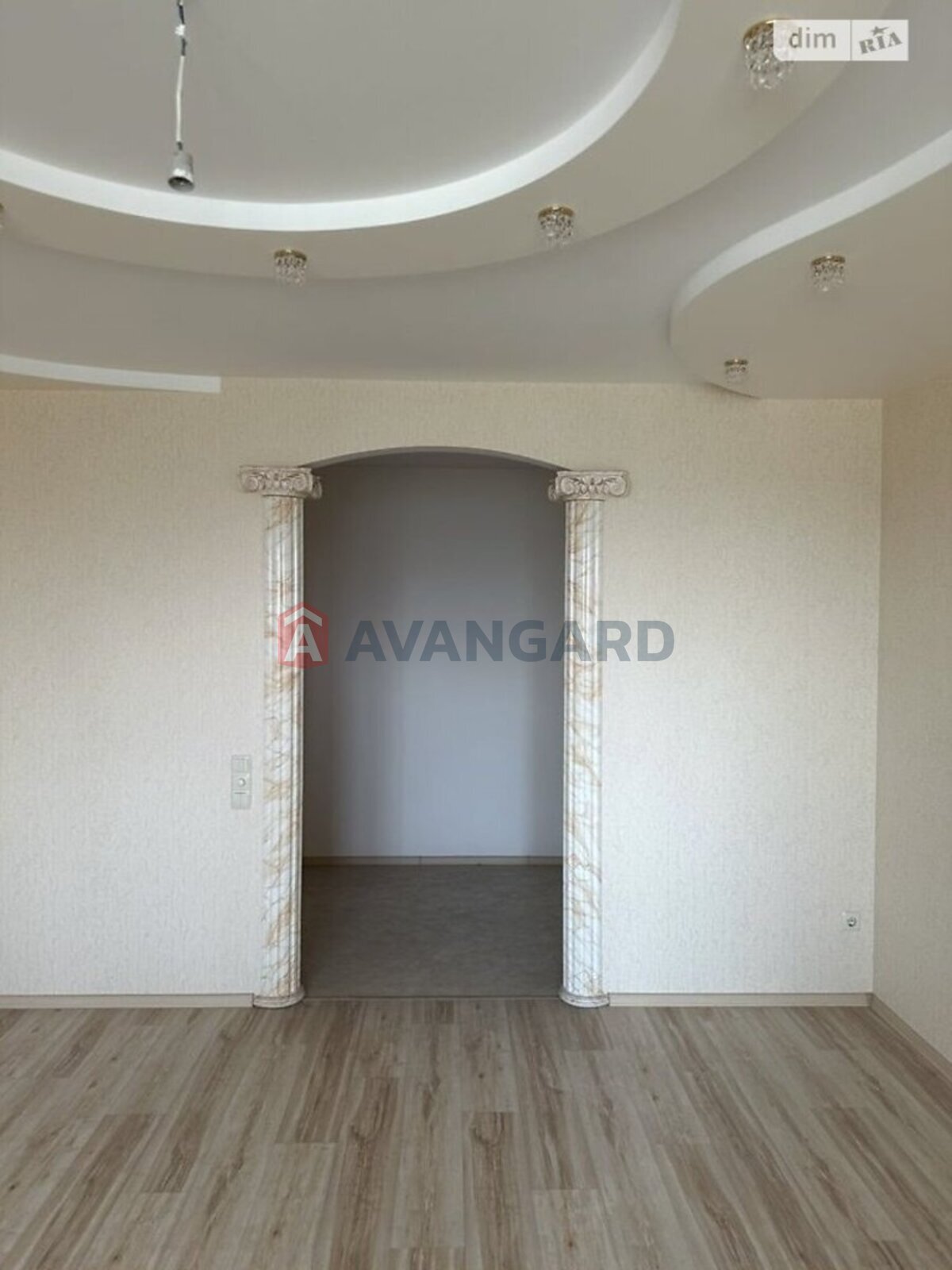 3 ��. ��������, 102/-/- ��. �., 8/9 ������ ���� 9